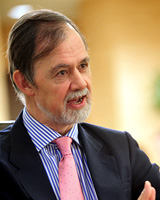 Keith A. A. Fox氏